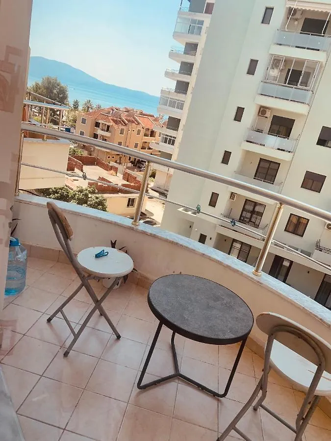 Lungomare Apartment Влёра