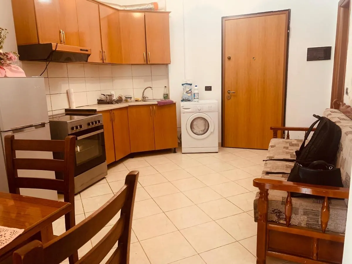 Lungomare Apartment Влёра